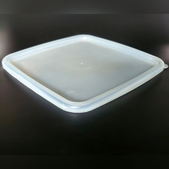 7" Square Blue Willow Metal Baker with Original Plastic Lid by Johnson Brothers - Picture 4 of 16